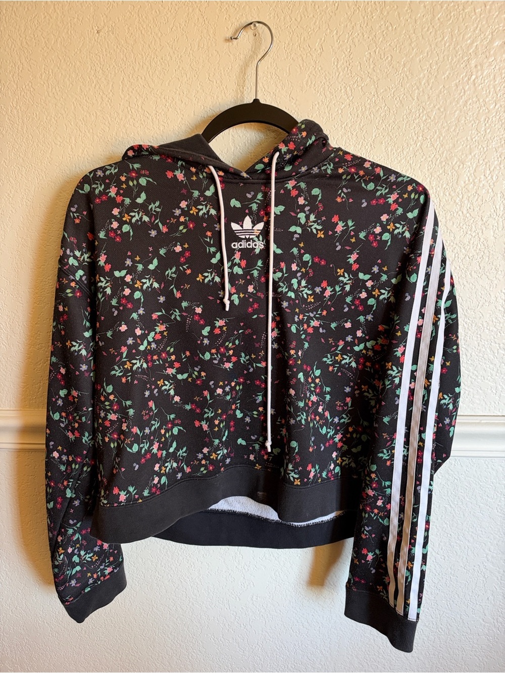 adidas Super Star Women’s Black Floral Cropped Hoodie Sweater size small - Picture 2 of 4